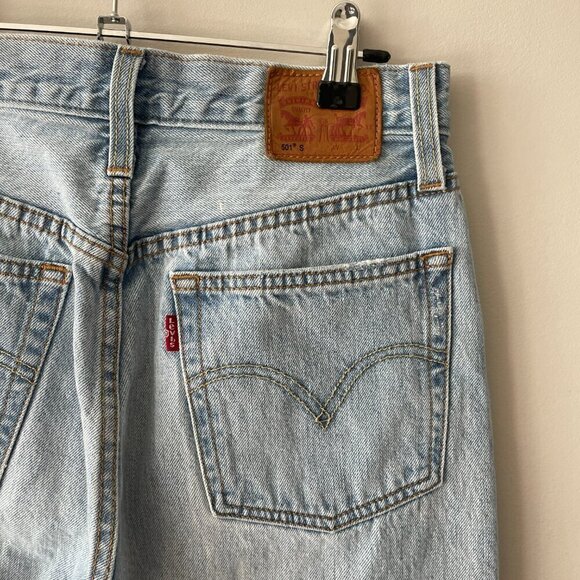 Levi's 501 Skinny Leg Distressed Mid Rise Denim Light Wash Casual Jeans Blue 26 - Picture 5 of 9